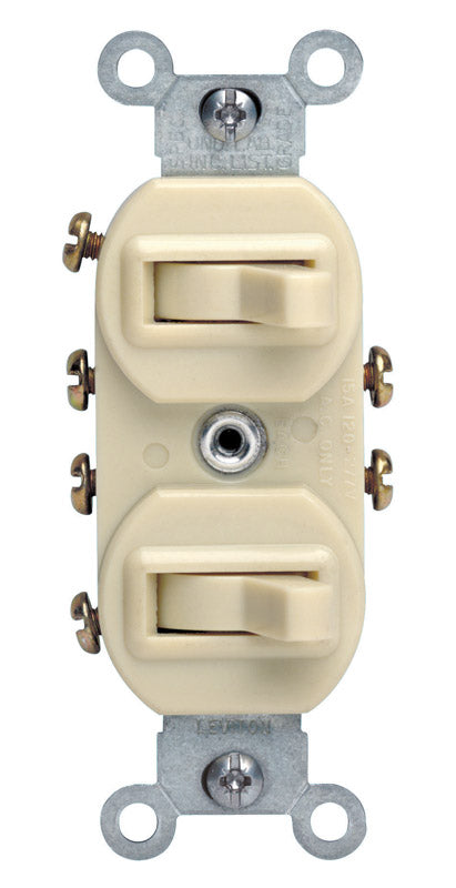 Leviton Interruptor combinando de palanca tripolar de 15 amperios con toma dúplex marfil, 1 ud.